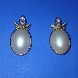 Elegant Gold and Cream Earrings